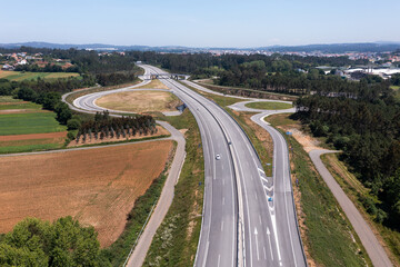 Fototapeta na wymiar Viaductos y carreteras desde el aire