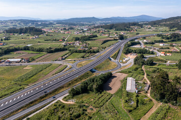 Fototapeta na wymiar Viaductos y carreteras desde el aire