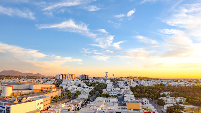 Vista Panor&aacute;mica al atardecer de la ciudad de culiac&aacute;n, m&eacute;xico.