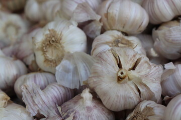 garlic on market.