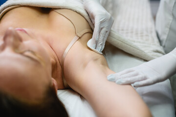 Obraz na płótnie Canvas Treat skin before electrolysis in beauty clinic