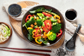 Asian noodle and vegetables.