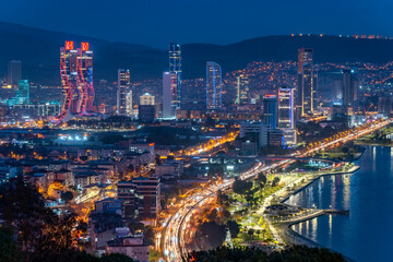 Obraz na płótnie Canvas city skyline at night in izmir