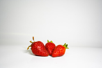 Photo strawberries isolated on white background