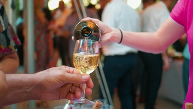 Ap&eacute;ro vin blanc