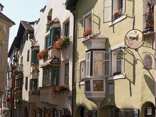 historische Altstadthäuser  von Klausen an der Eisack in Südtirol