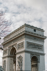 Fototapeta na wymiar View of the Arc de Triomphe from the ground