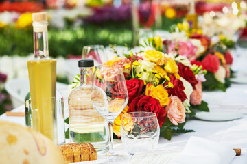 restaurant catering and flower table decoration service