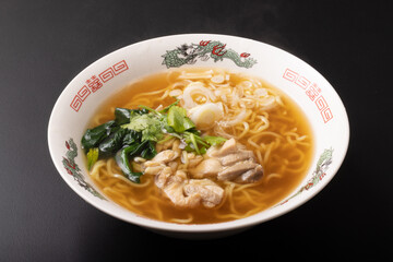醤油ラーメン　(鶏チャーシュー)