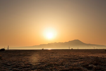 鳥取県米子市からの冬の伯耆大山と日の出