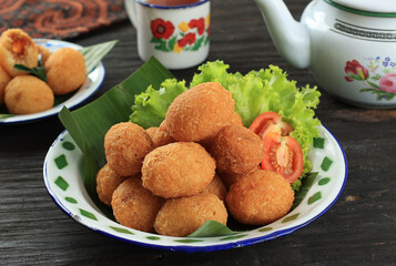 Comro or Combro, Onjom di Jero, Bandung Traditional Fritter