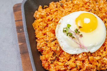 Kimchibokkeumbap, Korean Kimchi Fried Rice : Rice fried with finely chopped kimchi. Beef, pork, onions, green onions, and other vegetables may be added according to taste.