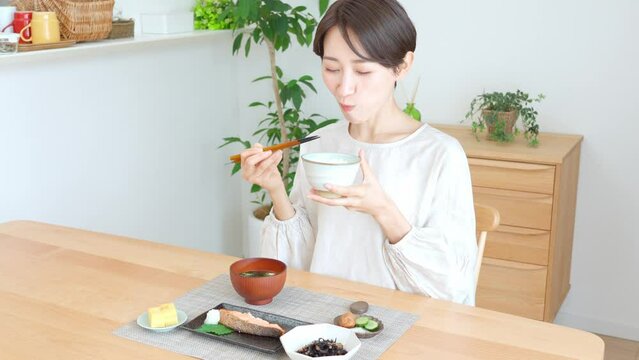 朝食シーン