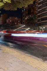 Estelas de luz en la carretera