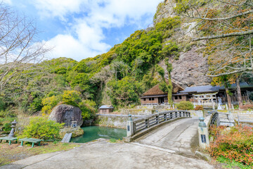 冬の身濯神社と天念寺と川中不動　大分県豊後高田市　Misosogi Shrine in and Tennenji Temple and Kawanaka Fudo in winter. Oita Prefecture, Bungotakada City.