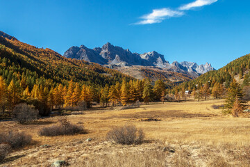 La main de Crépin , Paysage de la vallée de la Clarée à l' automne , Hautes-Alpes , France	