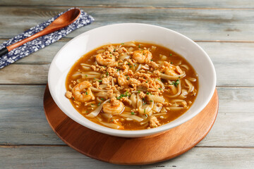 Pad Thai aux crevettes. Spécialité thaïlandaise.