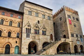 todi, italien - palazzo del capitano und palazzo del popolo