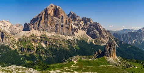 Great view of the top Tofana di Rozes and Cinque Torri range in Dolomites, South Tyrol. Location Cortina d'Ampezzo, Italy, Europe.  Beauty of mountains world. - obrazy, fototapety, plakaty