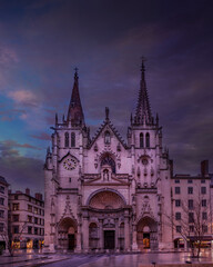Fototapeta na wymiar Paysage urbain de la ville touristique de Lyon en France, au crépuscule en hiver