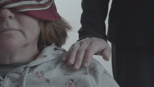 Bachadon boyni porno fokuslar U buni xohlamaganida men uning ichiga kirdim (kompilyatsiya)