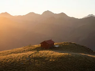 Foto op Plexiglas Sunset panorama of red idyllic remote lonely alpine mountain Brewster Hut above Haast valley Southern Alps New Zealand © Marc