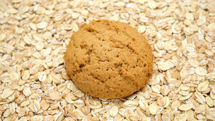 Oatmeal cookie and raw oatmeal flakes