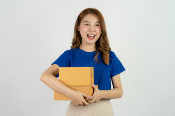 Obraz premium client, sell, deliver, entrepreneur, shopping, laptop, businesswoman, online, cardboard, job, shipping, owner, package, parcel, smile, working, happiness, packing, achievement, carrying, comfort, cour