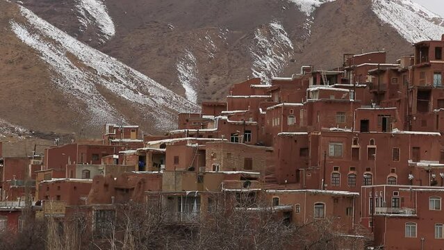 Abyaneh Village a pink village in the middle of the Karkas Valley, is an ancient village that is about 1,000 years old.