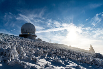 Das Radom Auf Der Schneebedeckten