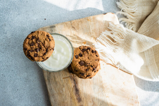 Healthy oat cookies with chocolate