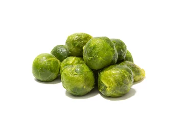 Poster Lots of cooked brussels sprouts. Isolated on a white background. Healthy food concept. © mialcas