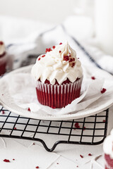 cupcakes with whipped cream red velvet