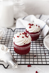 cupcakes with whipped cream red velvet