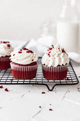 cupcakes with whipped cream red velvet