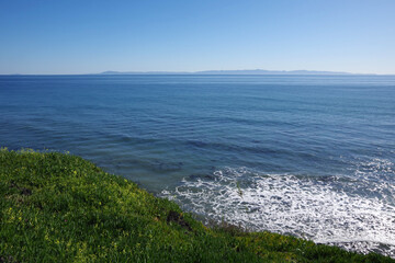 Fototapeta na wymiar Southern California coastline with view of the Channel Islands at the horizon