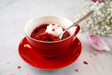 Homemade red velvet mug cake _ quick Valentines day dessert, selective focus