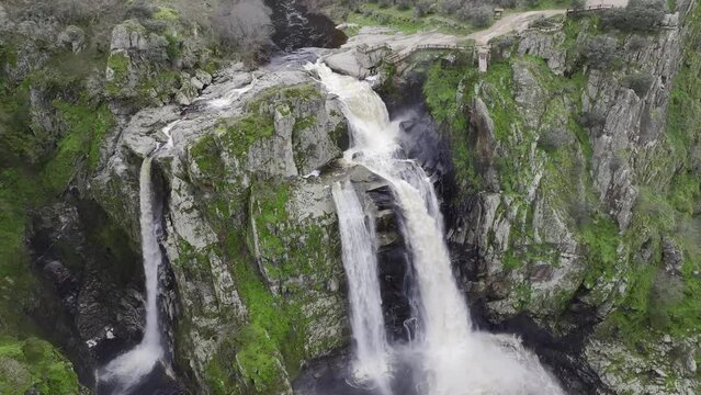 CASCADA POZO DE LOS HUMOS