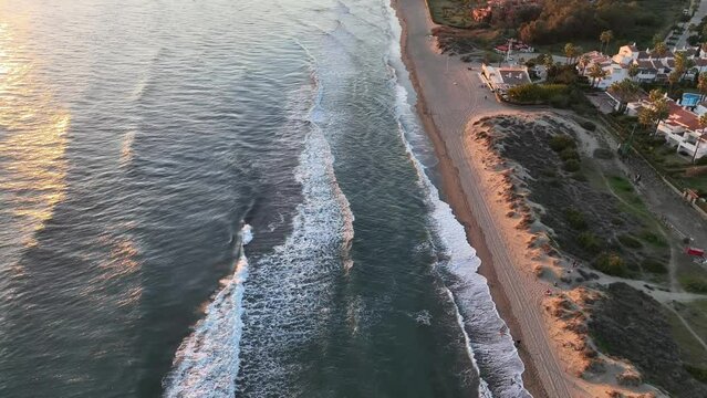 bonita playa de los monteros en la ciudad de Marbella, Espa&ntilde;a