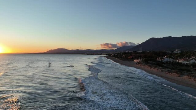 bonita playa de los monteros en la ciudad de Marbella, Espa&ntilde;a