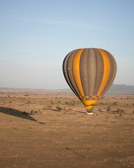 Obraz premium hot air balloon over the Serengeti