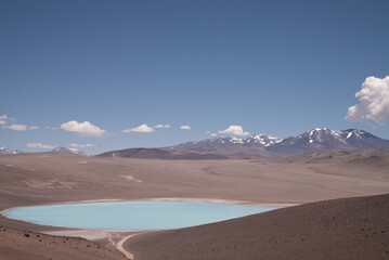 laguna salada andina color turquesa explotacion de litio © Juan