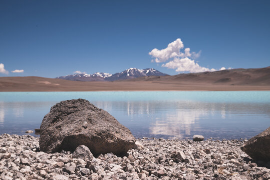 laguna salada andina color turquesa explotacion de litio