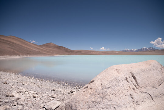 laguna salada andina color turquesa explotacion de litio