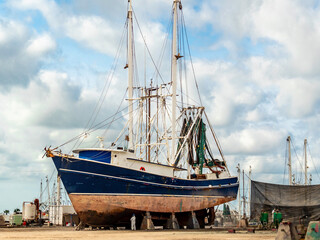 Obraz premium A dry dock boat repair