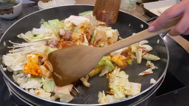 태국,한국 음식,닭갈비,조리