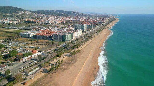 With its crystal clear waters and lively atmosphere, Pineda de Mar beach is a tropical paradise waiting to be discovered.