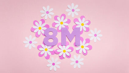 letras 8M para ilustrar el día de la mujer con flores alrededor de papel, margaritas en paper cut - obrazy, fototapety, plakaty