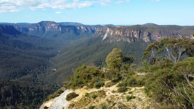 Reveal of Evans lookout point, Blue Mountains