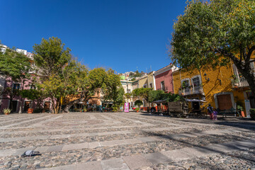 Obraz premium Beautiful, bright and colorful city streets in the Mexican city of Guanajuato.